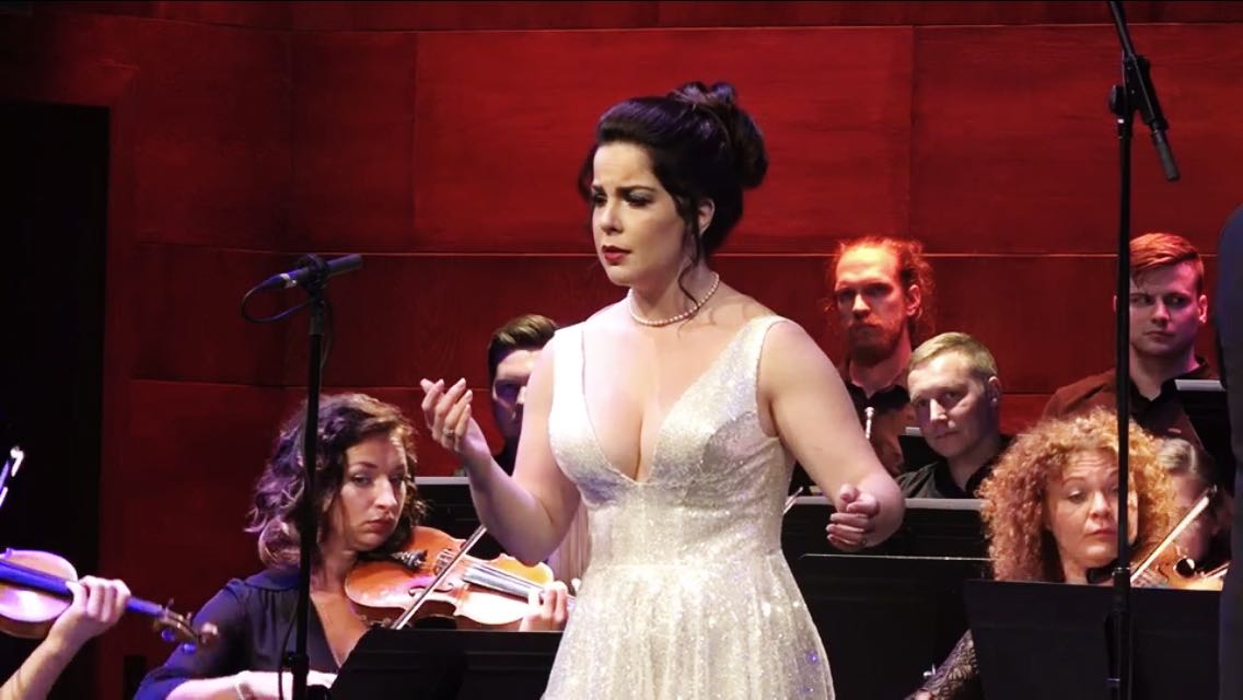 </noscript>Opera Singer Camila Titinger Chooses Amelii Wedding Gown
