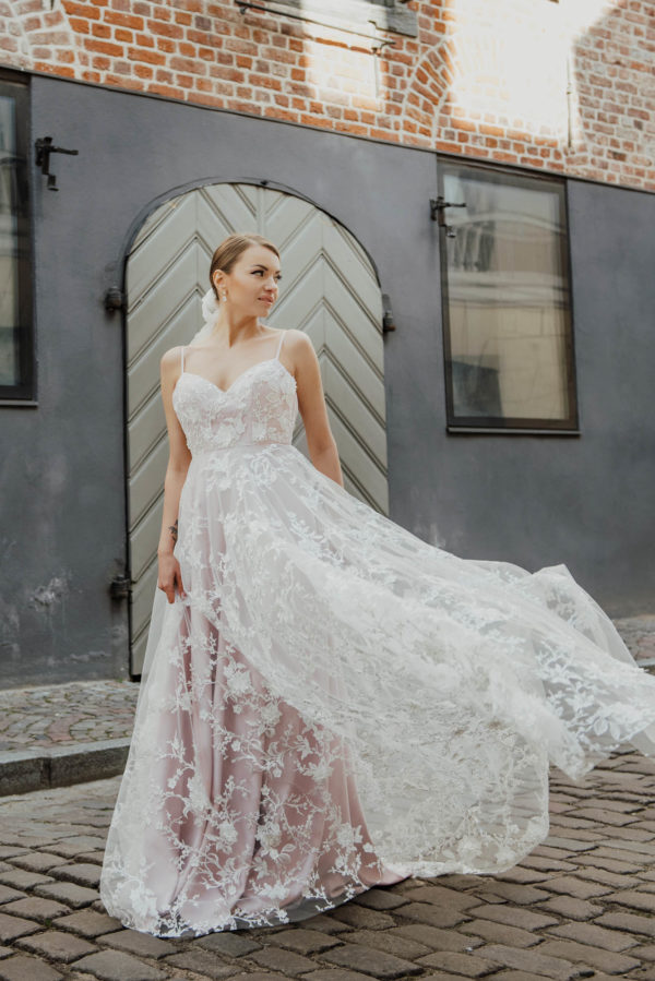 Fine Pearls - Amelii wedding dress